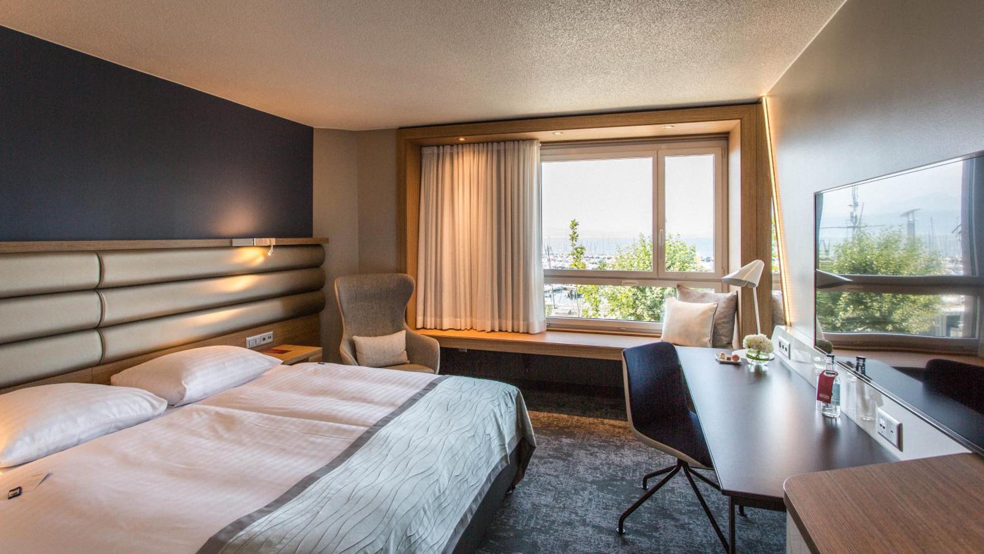 Deluxe Zimmer mit Queensize-Bett und Seeblick